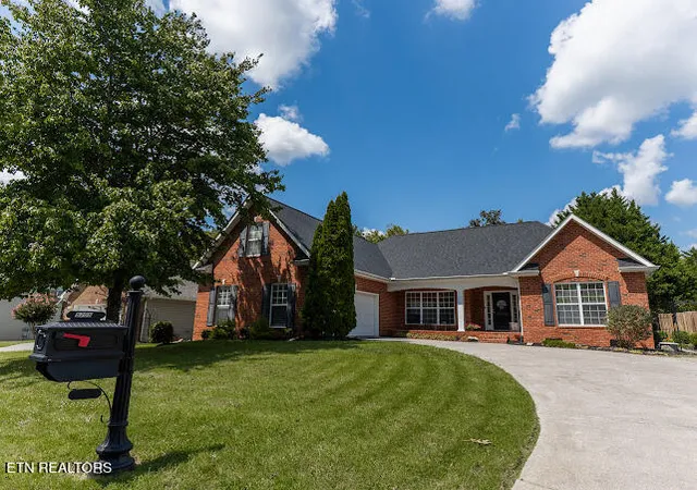 Photo 3 of Sale Pending at 5705 Rhyne Cvs Ln, Knoxville, TN 37931 | MLS# 1354095 | Listing updated on 2026-09-06