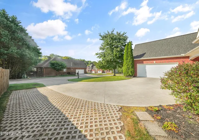 Photo 3 of Sale Pending at 5705 Rhyne Cvs Ln, Knoxville, TN 37931 | MLS# 1354095 | Listing updated on 2026-09-06