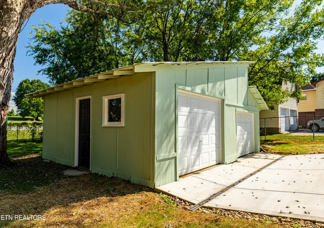 Photo 3 of Single family home for sale at 408 Amerine Rd, Maryville, TN 37804 | MLS# 1354068 | Listing updated on 2026-09-03