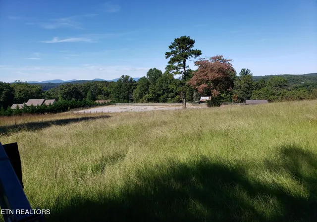 Photo 4 of Single family home for sale at 2143 Everett Rd, Knoxville, TN 37932 | MLS# 1354112 | Listing updated on 2026-09-02