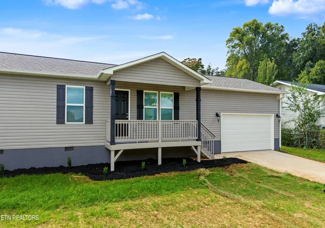 Photo 4 of Single family home for sale at 2818 Cansler Dr, Maryville, TN 37801 | MLS# 1356622 | Listing updated on 2026-09-24