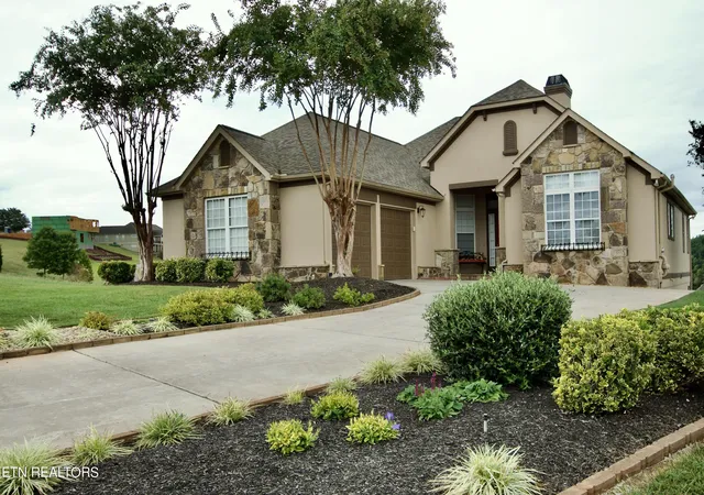 Photo 2 of Single family home for sale at 315 Hummingbird Dr, Vonore, TN 37885 | MLS# 1353906 | Listing updated on 2026-09-01