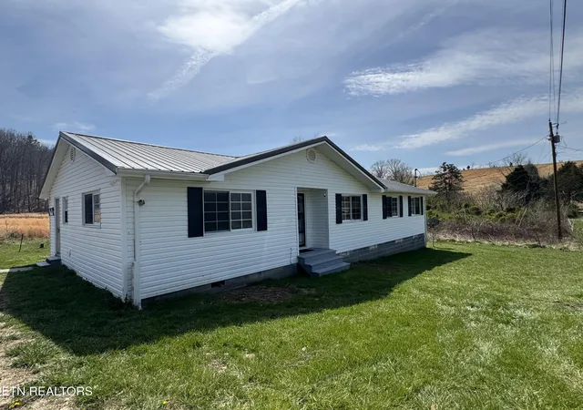Photo 3 of Single family home for sale at 130 Hunley Acres, Speedwell, TN 37870 | MLS# 1354920 | Listing updated on 2026-09-09