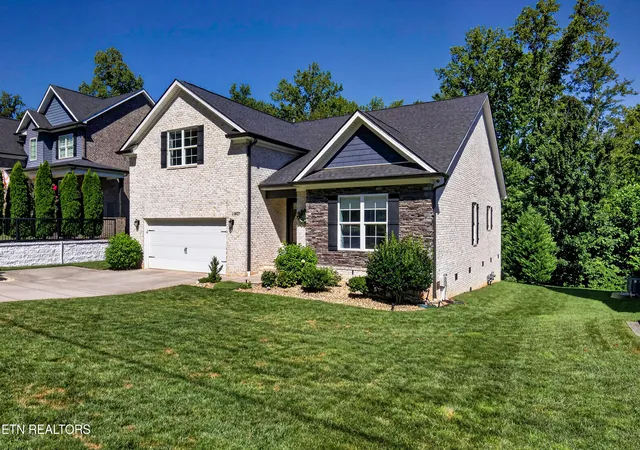 Photo 2 of Sale Pending at 11827 Black Rd, Knoxville, TN 37932 | MLS# 1353907 | Listing updated on 2026-09-12