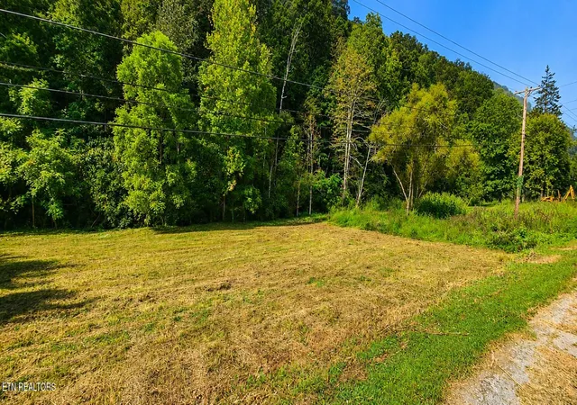 Photo 2 of Sale Pending at 718 Kettle Hollow Rd, Maynardville, TN 37807 | MLS# 1353686 | Listing updated on 2026-09-08