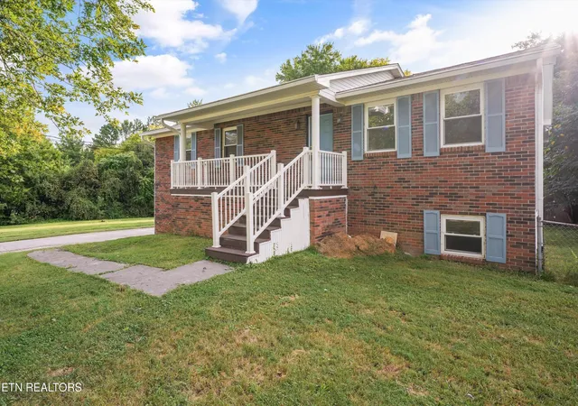Photo 2 of Sale Pending at 2108 Nw Ho Co Ta Ke Ln, Knoxville, TN 37912 | MLS# 1354673 | Listing updated on 2026-09-14