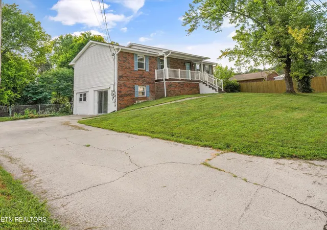 Photo 3 of Sale Pending at 2108 NW Ho Co Ta Ke Ln, Knoxville, TN 37912 | MLS# 1354673 | Listing updated on 2026-09-14