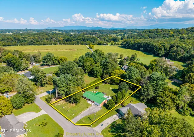 Photo 2 of Single family home for sale at 656 Dwight Ln, Sevierville, TN 37876 | MLS# 1353947 | Listing updated on 2026-10-03