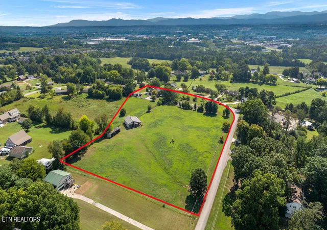Photo 3 of Single family home for sale at 1910 Smoky View Cir, Maryville, TN 37801 | MLS# 1354616 | Listing updated on 2026-09-05