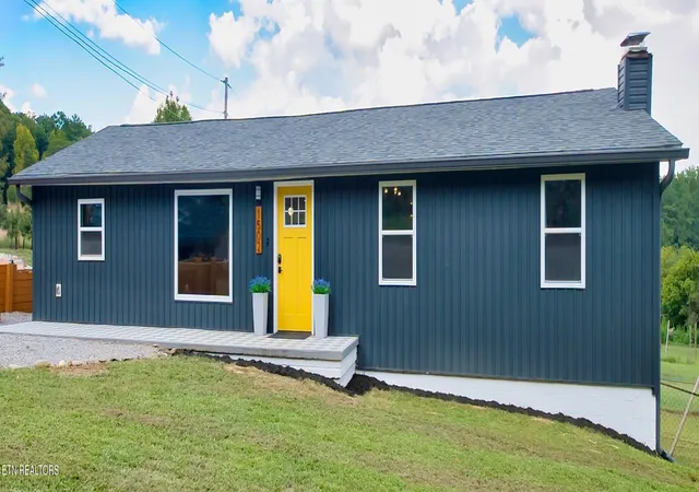 Photo 3 of Single family home for sale at 1502 Shadowood Dr, Maryville, TN 37803 | MLS# 1353723 | Listing updated on 2026-09-23