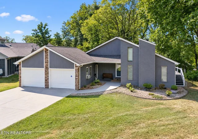 Photo 1 of Single family home for sale at 202 Daksi Ln, Loudon, TN 37774 | MLS# 1353727 | Listing updated on 2026-09-24