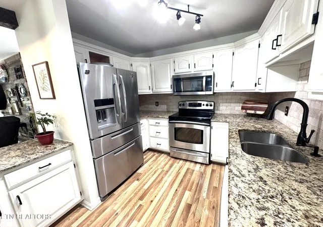 Photo 3 of Single family home for sale at 202 Daksi Ln, Loudon, TN 37774 | MLS# 1353727 | Listing updated on 2026-09-24