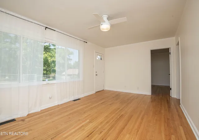 Photo 4 of Sale Pending at 308 Cash Rd, Knoxville, TN 37924 | MLS# 1353813 | Listing updated on 2026-10-05