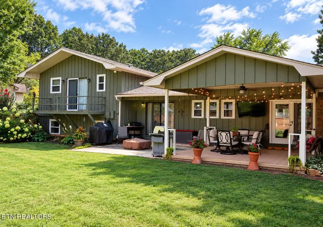 Photo 3 of Sale Pending at 2110 Wakefield Cir, Maryville, TN 37803 | MLS# 1353850 | Listing updated on 2026-09-09