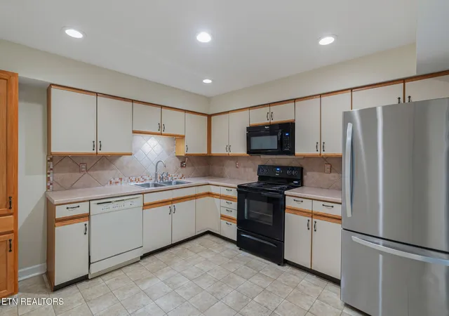 Photo 3 of Condo for sale at 10456 Laura Lee Ln, Knoxville, TN 37922 | MLS# 1354031 | Listing updated on 2026-09-15