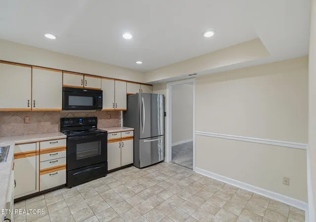 Listing Photo 5 - Condo for sale in building located at 10456 Laura Lee Ln, Knoxville, TN 37922