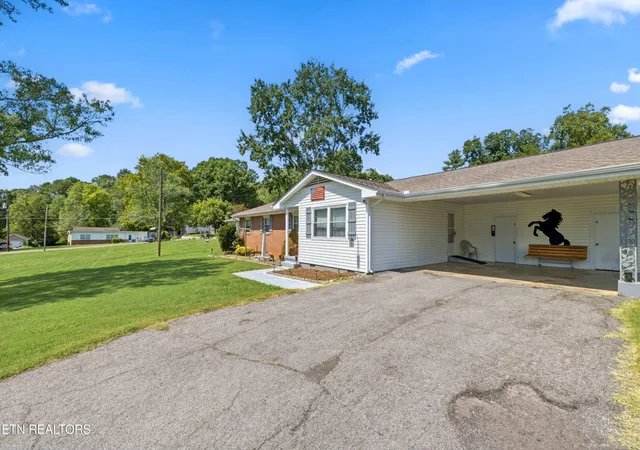 Photo 2 of Single family home for sale at 6405 Shetland Dr, Knoxville, TN 37920 | MLS# 1354102 | Listing updated on 2026-09-02