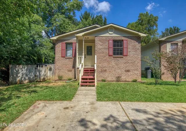 Photo 1 of Single family home for sale at 2001 Countryhill Ln, Knoxville, TN 37923 | MLS# 1354235 | Listing updated on 2026-09-18