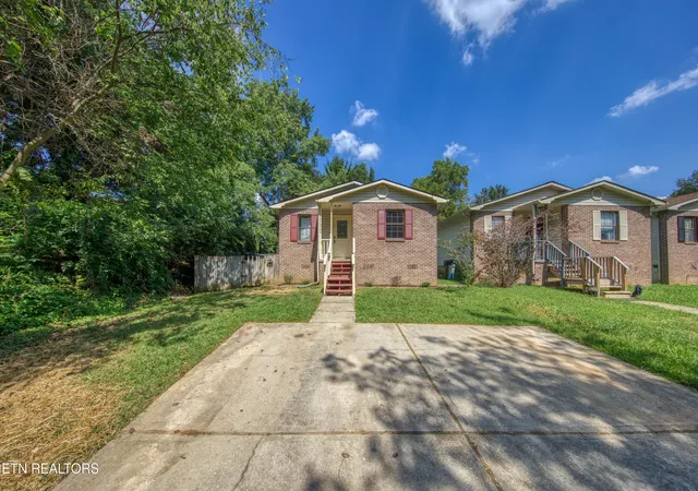 Photo 2 of Single family home for sale at 2001 Countryhill Ln, Knoxville, TN 37923 | MLS# 1354235 | Listing updated on 2026-09-18
