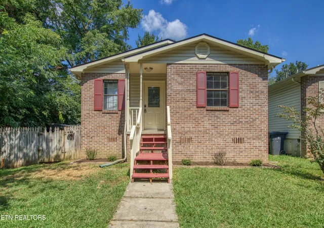 Photo 3 of Single family home for sale at 2001 Countryhill Ln, Knoxville, TN 37923 | MLS# 1354235 | Listing updated on 2026-09-18