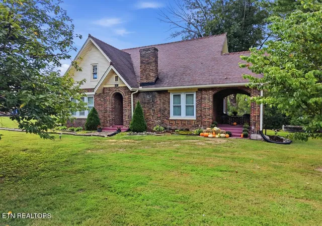 Single family home for sale at 507 Lafayette Rd, Red Boiling Springs, TN 37150 | MLS# 1354216