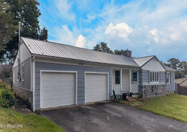 Photo 2 of Single family home for sale at 209 Susong Ln, Greeneville, TN 37743 | MLS# 1355708 | Listing updated on 2026-10-08