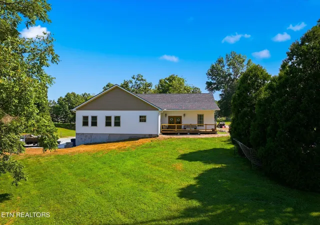 Photo 2 of Single family home for sale at 327 Bethel Rd, Clinton, TN 37716 | MLS# 1354982 | Listing updated on 2026-10-04