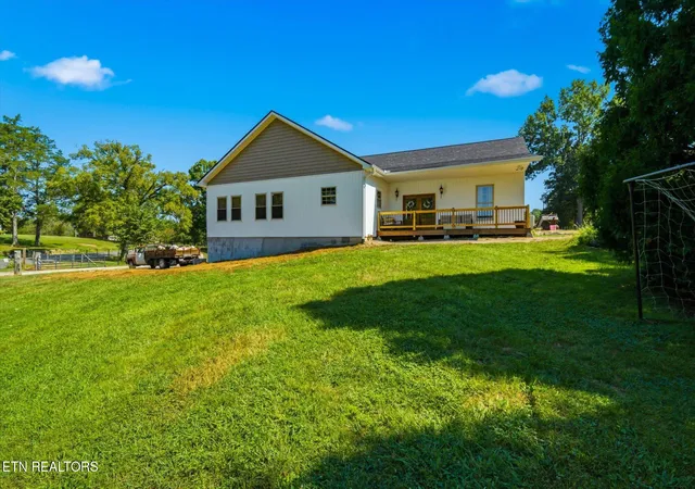 Photo 3 of Single family home for sale at 327 Bethel Rd, Clinton, TN 37716 | MLS# 1354982 | Listing updated on 2026-10-04