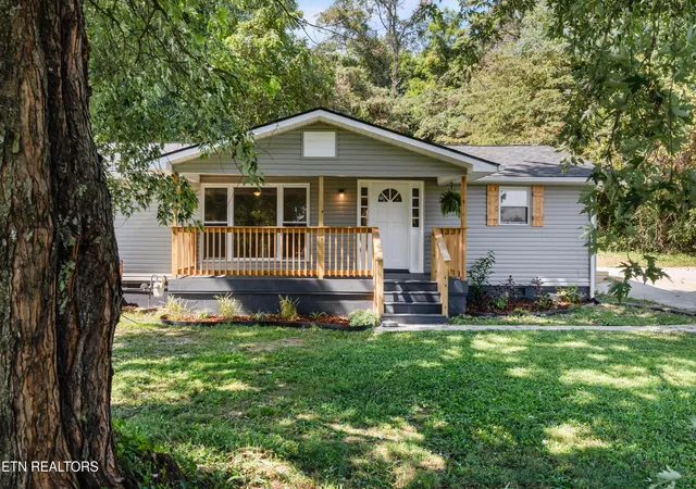 Photo 2 of Single family home for sale at 462 Island Frd Rd, Jacksboro, TN 37757 | MLS# 1353851 | Listing updated on 2026-09-18