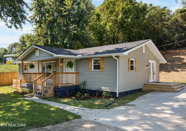 Photo 3 of Single family home for sale at 462 Island Frd Rd, Jacksboro, TN 37757 | MLS# 1353851 | Listing updated on 2026-09-18
