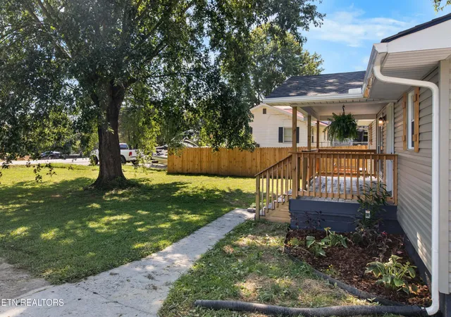 Photo 3 of Single family home for sale at 462 Island Frd Rd, Jacksboro, TN 37757 | MLS# 1353851 | Listing updated on 2026-09-18