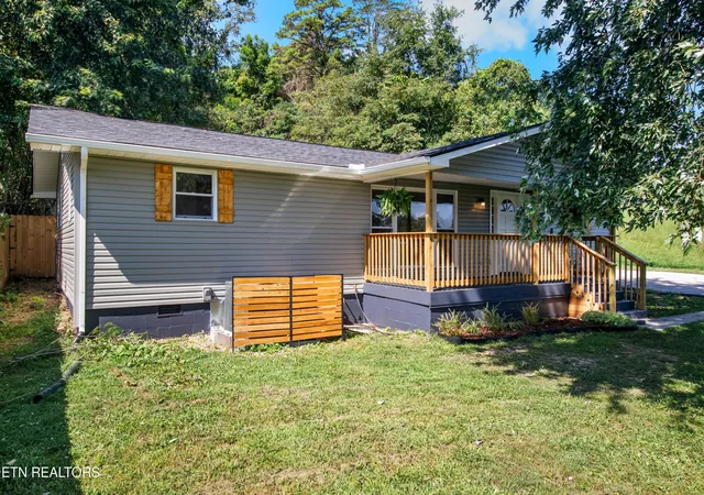 Photo 4 of Single family home for sale at 462 Island Frd Rd, Jacksboro, TN 37757 | MLS# 1353851 | Listing updated on 2026-09-18