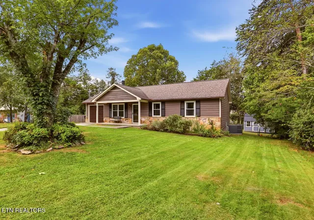 Photo 2 of Single family home for sale at 8021 Wilnoty Dr, Knoxville, TN 37931 | MLS# 1354947 | Listing updated on 2026-09-11