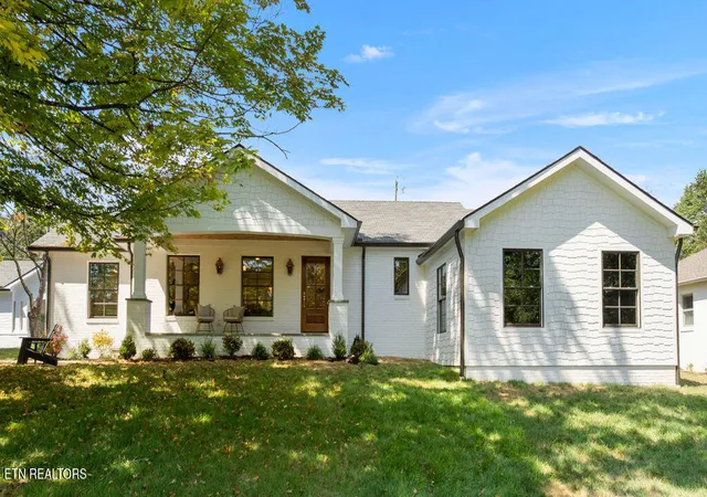 Photo 1 of Single family home for sale at 1545 Southgate Rd, Knoxville, TN 37919 | MLS# 1354289 | Listing updated on 2026-09-15