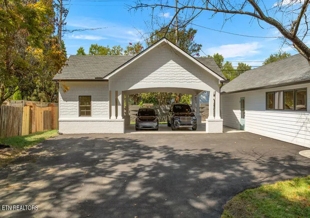 Photo 2 of Single family home for sale at 1545 Southgate Rd, Knoxville, TN 37919 | MLS# 1354289 | Listing updated on 2026-09-15