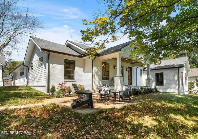 Photo 3 of Single family home for sale at 1545 Southgate Rd, Knoxville, TN 37919 | MLS# 1354289 | Listing updated on 2026-09-15
