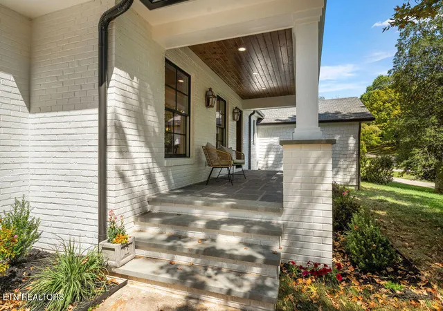 Photo 3 of Single family home for sale at 1545 Southgate Rd, Knoxville, TN 37919 | MLS# 1354289 | Listing updated on 2026-09-15