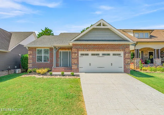 Photo 1 of Single family home for sale at 2721 Clay Top Ln, Knoxville, TN 37912 | MLS# 1354910 | Listing updated on 2026-09-09