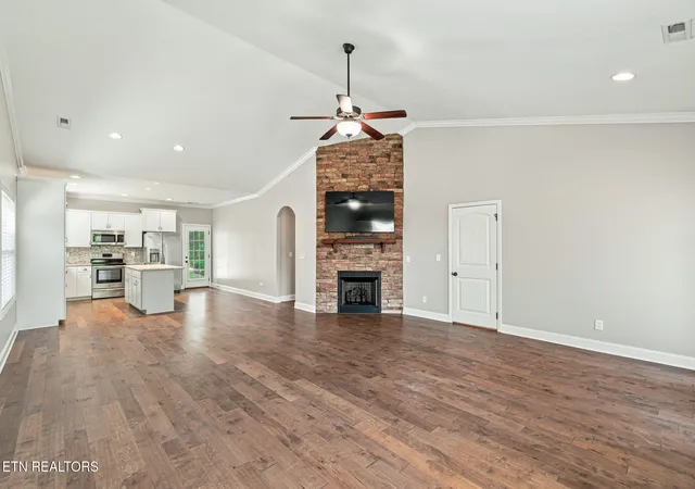 Photo 3 of Single family home for sale at 2721 Clay Top Ln, Knoxville, TN 37912 | MLS# 1354910 | Listing updated on 2026-09-09