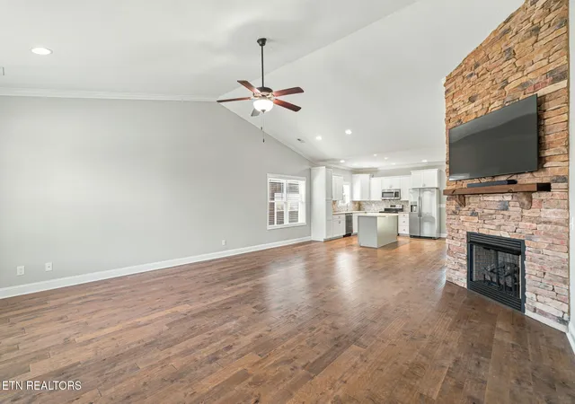 Photo 3 of Single family home for sale at 2721 Clay Top Ln, Knoxville, TN 37912 | MLS# 1354910 | Listing updated on 2026-09-09