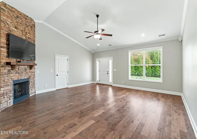 Photo 4 of Single family home for sale at 2721 Clay Top Ln, Knoxville, TN 37912 | MLS# 1354910 | Listing updated on 2026-09-09