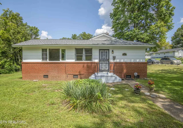Photo 1 of Single family home for sale at 237 S Dillard Ave, Oak Ridge, TN 37830 | MLS# 1354223 | Listing updated on 2026-09-03
