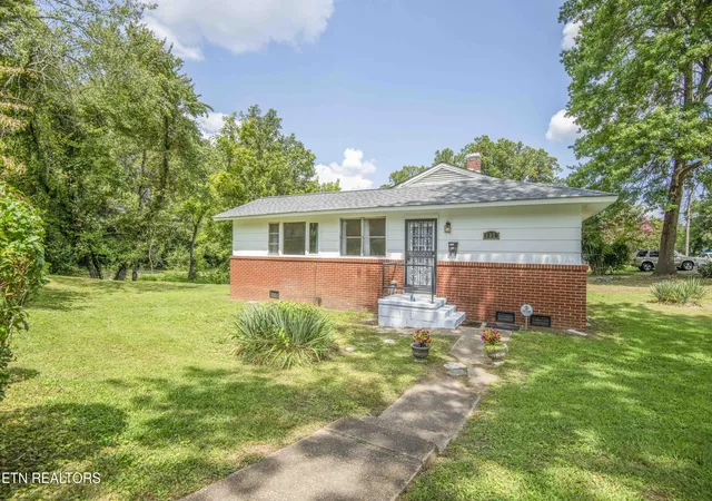 Photo 2 of Single family home for sale at 237 S Dillard Ave, Oak Ridge, TN 37830 | MLS# 1354223 | Listing updated on 2026-09-03