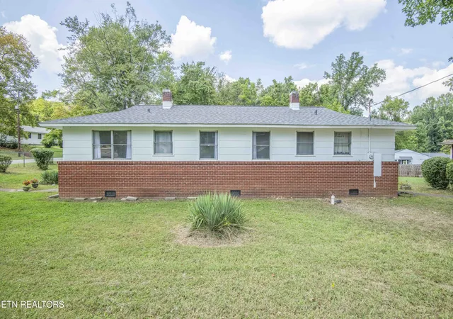 Photo 3 of Single family home for sale at 237 S Dillard Ave, Oak Ridge, TN 37830 | MLS# 1354223 | Listing updated on 2026-09-03
