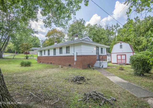 Photo 3 of Single family home for sale at 237 S Dillard Ave, Oak Ridge, TN 37830 | MLS# 1354223 | Listing updated on 2026-09-03