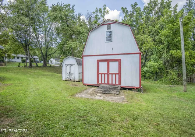 Photo 4 of Single family home for sale at 237 S Dillard Ave, Oak Ridge, TN 37830 | MLS# 1354223 | Listing updated on 2026-09-03