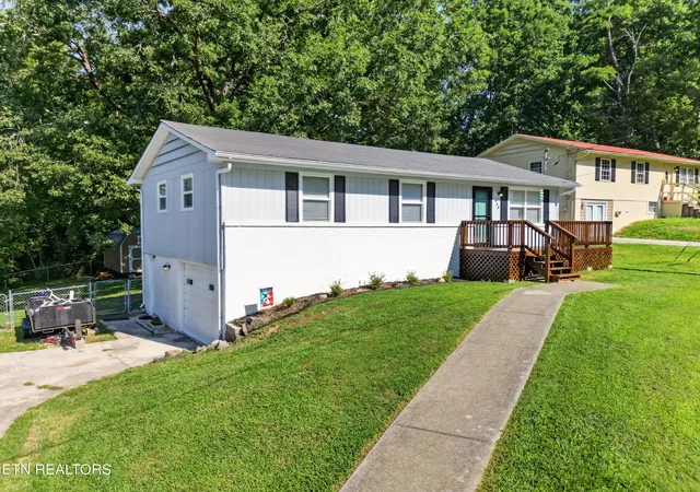 Photo 3 of Single family home for sale at 730 Black Forest Dr, Maryville, TN 37801 | MLS# 1353843 | Listing updated on 2026-09-24