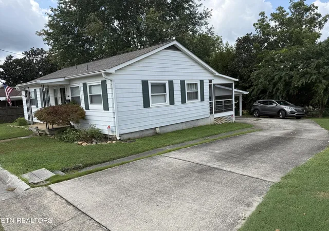 Photo 2 of Single family home for sale at 102 Victoria Rd, Oak Ridge, TN 37830 | MLS# 1354795 | Listing updated on 2026-09-10