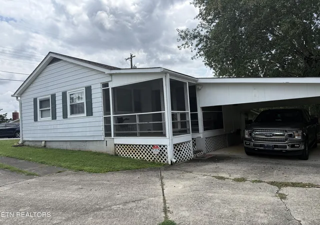 Photo 3 of Single family home for sale at 102 Victoria Rd, Oak Ridge, TN 37830 | MLS# 1354795 | Listing updated on 2026-09-10