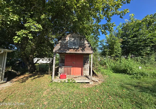 Photo 19 of Single family home for sale at 715 E Hemlock St, La Follette, TN 37766 | MLS# 1353862 | Listing updated on 2026-10-08